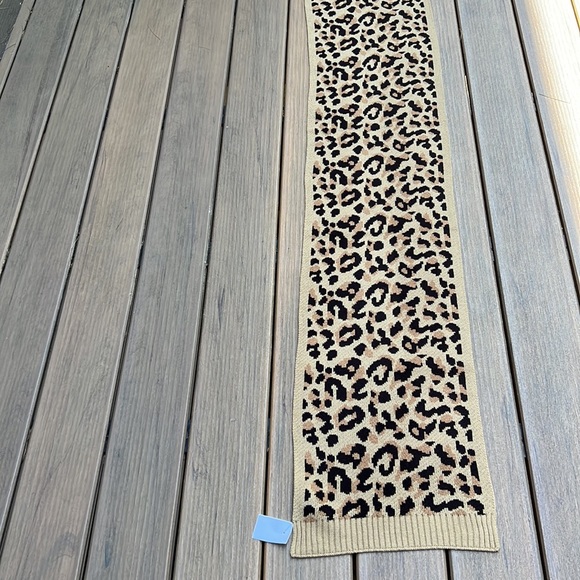 J Crew Animal Print Scarf NWT - Picture 3 of 8